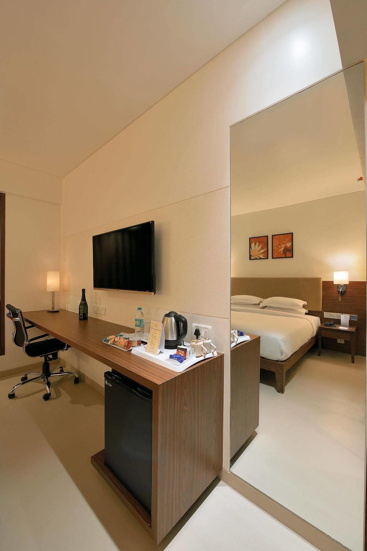 Krishna Palace Hotel - Ambernath Ambarnath Kültér fotó